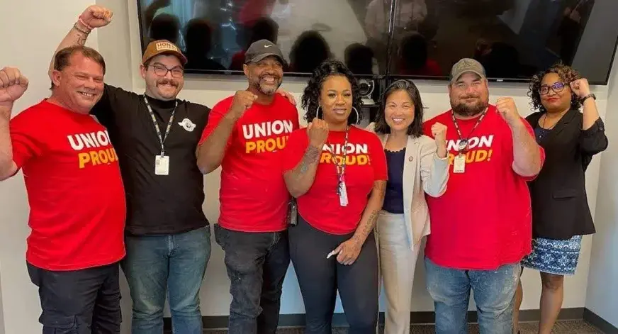 acting_sec_of_labor_julie_su_visits_iue-cwa_members_at_new_flyer_anniston_featured-og.jpg.