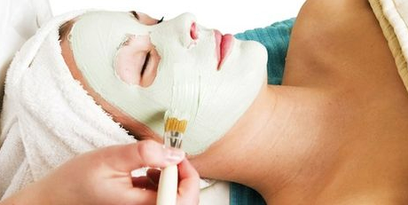 Miniature : BEAUTY BOX A OFFRIR POUR UN SOIN DU VISAGE REPULPANT "HYALURONIQUE"