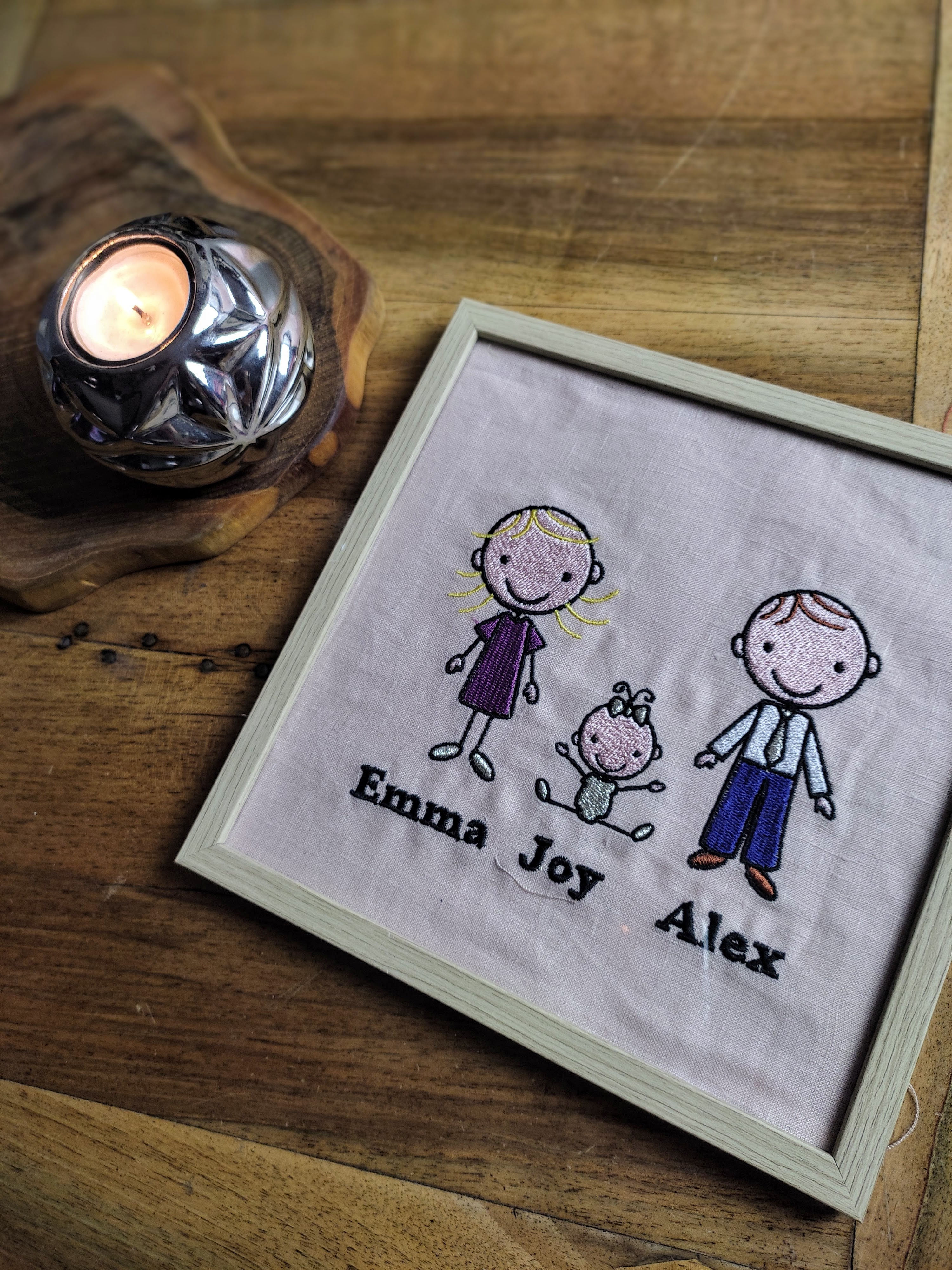 Petit cadre brodé - 1 à 3 personnages