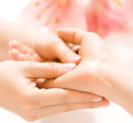 Miniature : BEAUTY BOX A OFFRIR POUR UNE CURE DE JOUVENCE POUR LES MAINS OU LES PIEDS