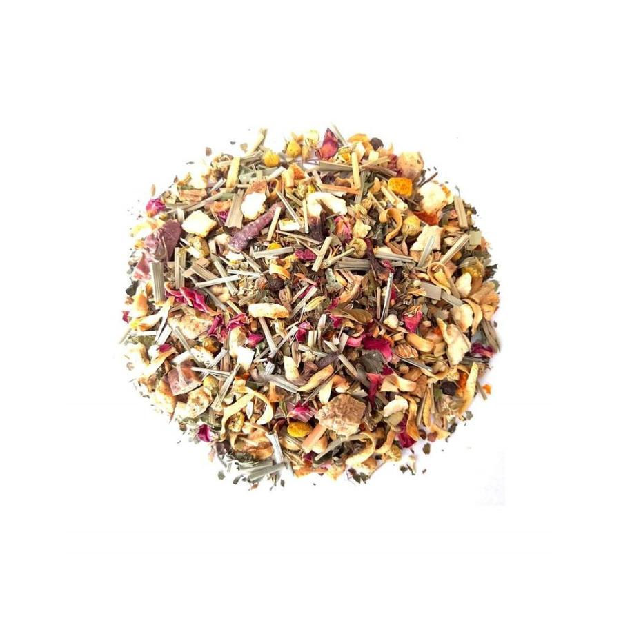Суміш сушених трав, фруктів і спецій для аюрведичного чаю, без упаковки, вигляд зверху