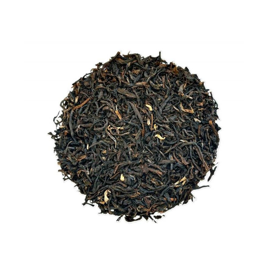 Розсипний чорний чай крупнолистовий, темно-коричневі скручені листки без упаковки