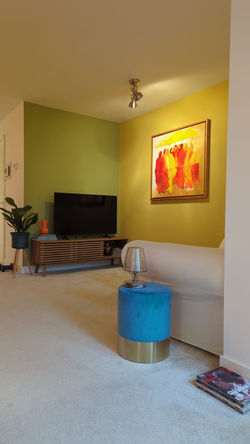 Combinatie van groen en geel op de muur
