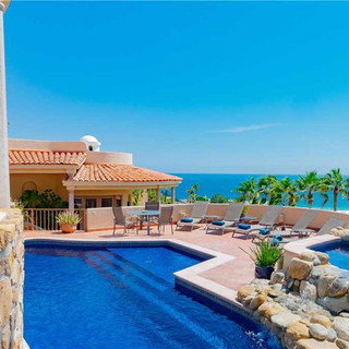 Pool and Jacuzzi