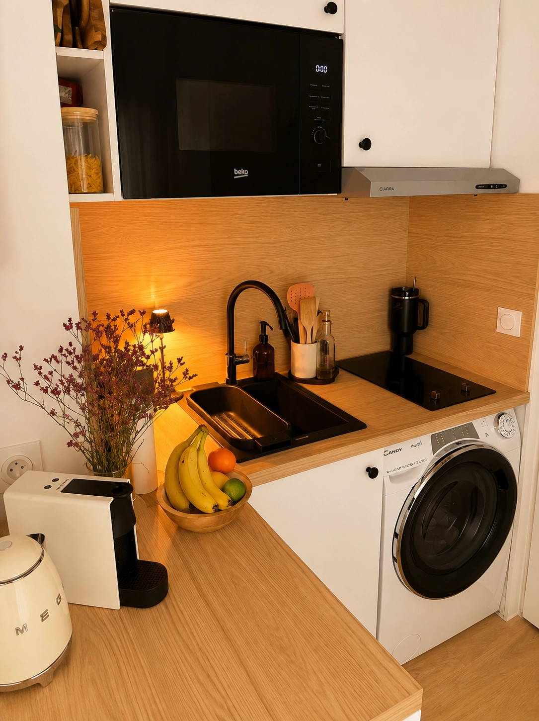 petite cuisine équipée en L dans un studio