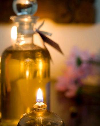Naturopathe & massage-bien-être à Suresnes 92 - Massage dos, jambes, visage, corps complet, anti-cellulite, réflexologie, ventouses, mokas - Aux huiles végétales et aux huiles essentielles bio