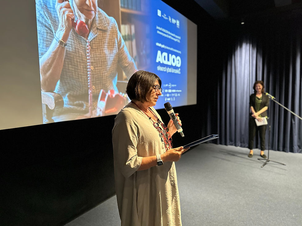 שגרירת ישראל בהקרנת הסרט גולדה של מועדון הסרטים הישראלי