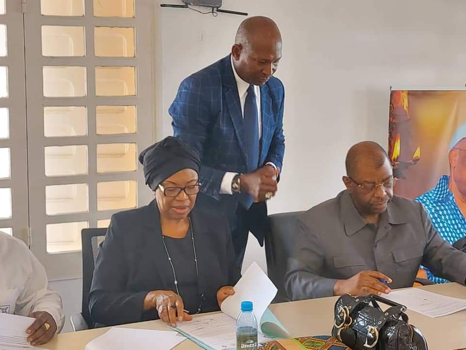 Gabon : Paulette Missambo, une candidature fantaisiste au profit de Barro Chambrier