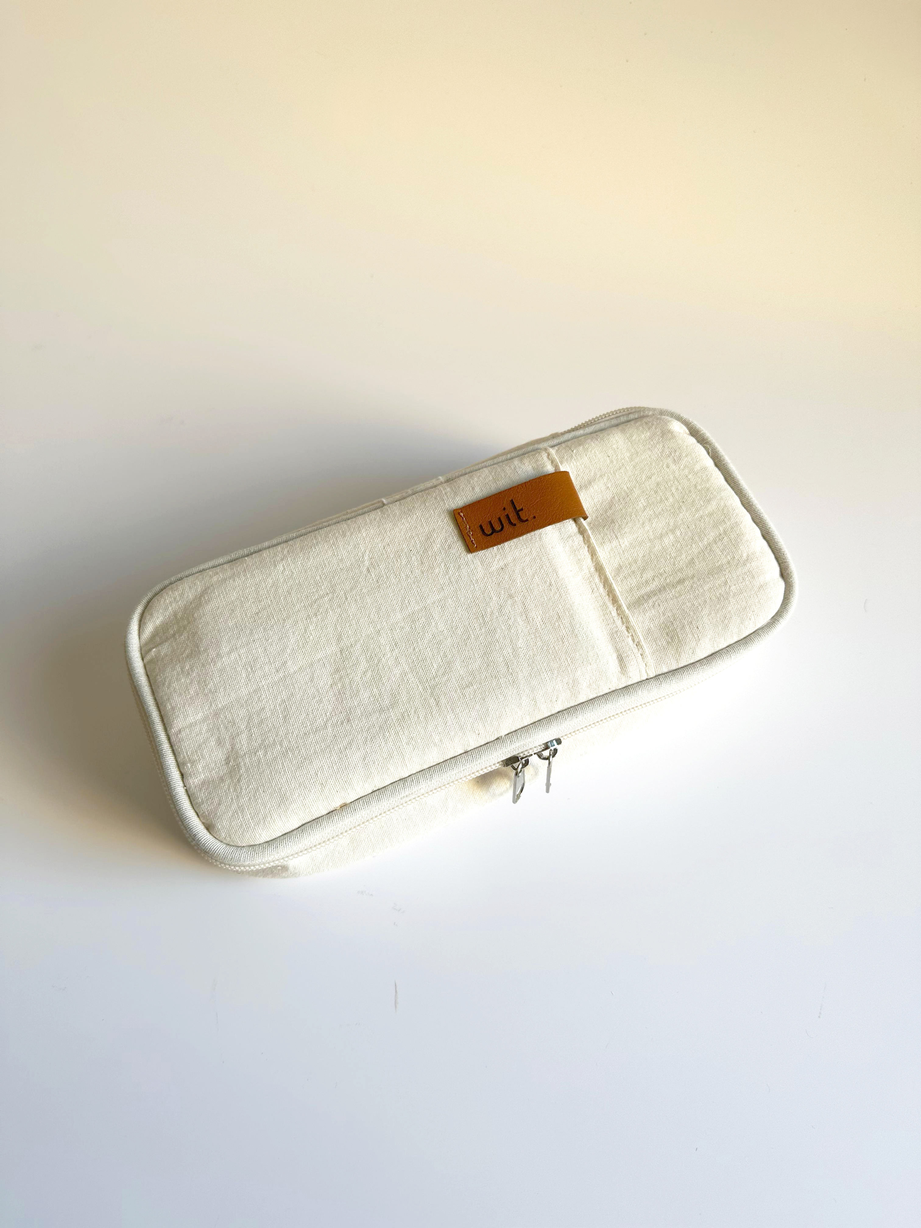 Cartuchera Box Natural Wit.