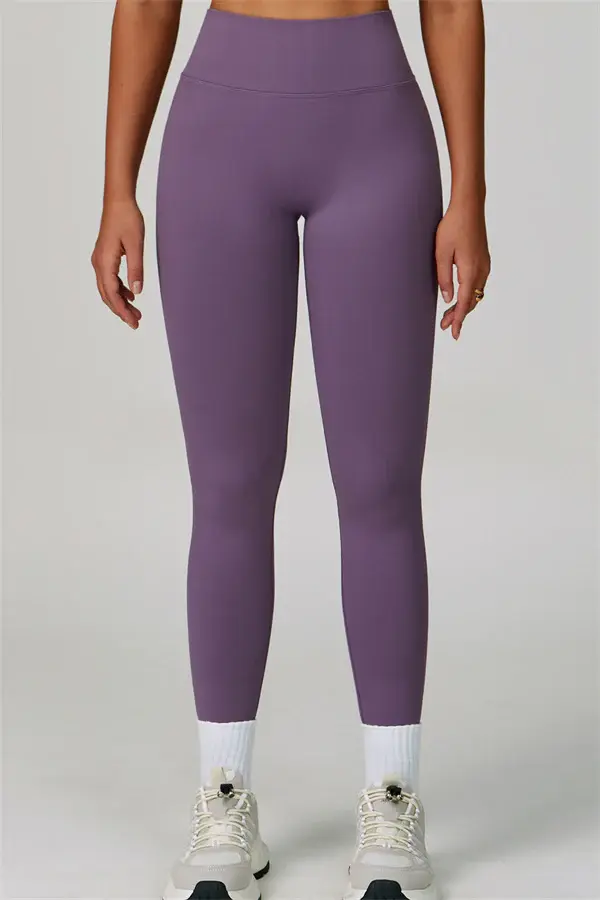 Thumbnail: SculptFit High-Waist V-Back Leggings