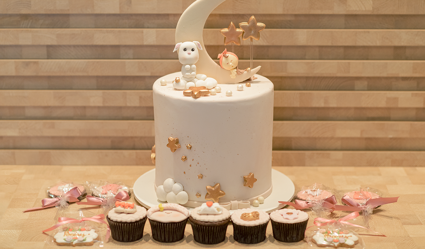 Bolo decorado artístico tema lua - Francine Machado Cake & Design - Bolos e Doces