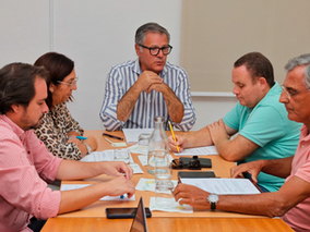 Política - Mosteiros recebeu última reunião de Câmara antes do acto eleitoral