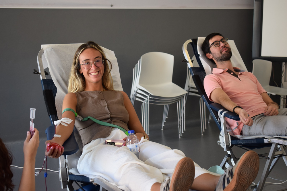 Alpalhão abraça dadores de sangue