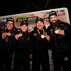Desporto - O terceiro dia do bp Ultimate Rally-Raid Portugal foi marcado por grande equilíbrio e várias mudanças na liderança.