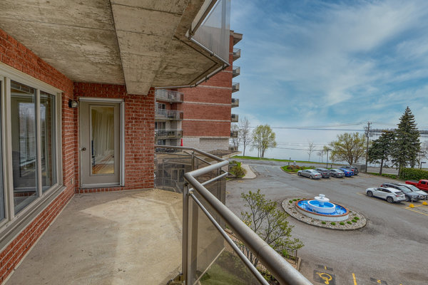 18 Ch. du Bord-du-Lac-Lakeshore, apt. 309