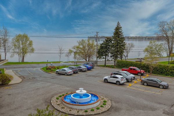 18 Ch. du Bord-du-Lac-Lakeshore, apt. 309