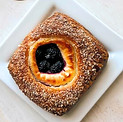 Marionberry Cheese Croissant_edited.jpg