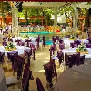 Hasbahçe Kır Düğün Salonu Eskişehir’de yer alan sahne alanı, zarif tasarımı ve etkileyici ambiyansıyla düğün organizasyonları