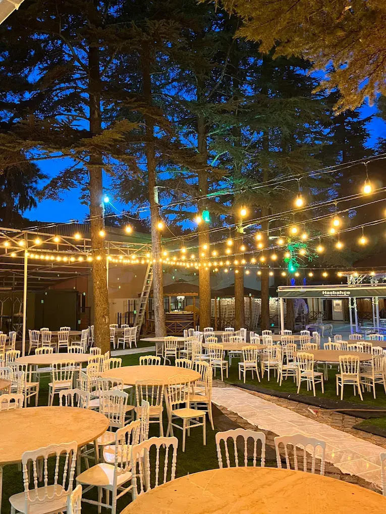 Eskişehir kır düğün salonu gece görünümü, romantik atmosferi ve modern ışıklandırmasıyla davetlerinize şıklık kazandırır.