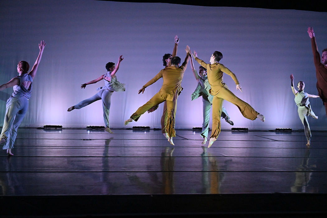 821_Low Res Sui Generis center soutee.jpg