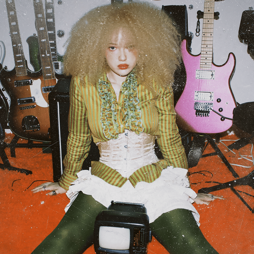 Bella Moulden, divulgação de "The Tower".