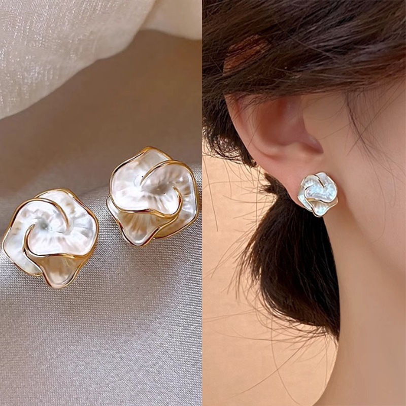 Floréa Pearl Earrings