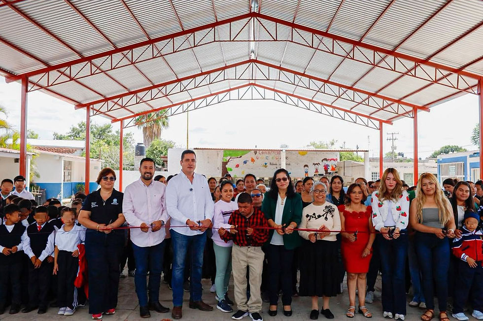 Valle de Santiago entrega nuevo tejado en primaria de Loma Tendida