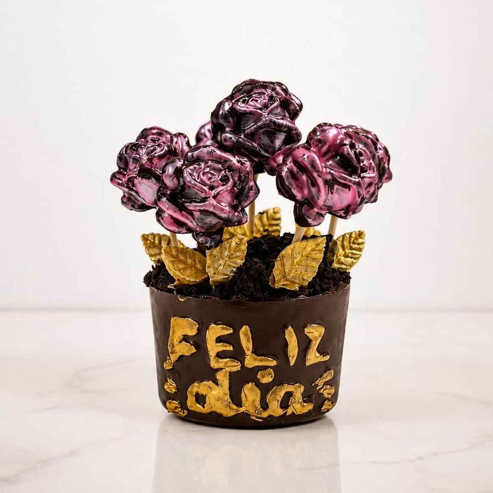 Maceta de chocolate sin azúcar artesanal de Salertti con flores de chocolate, chocotorta y ganache de chocolate.