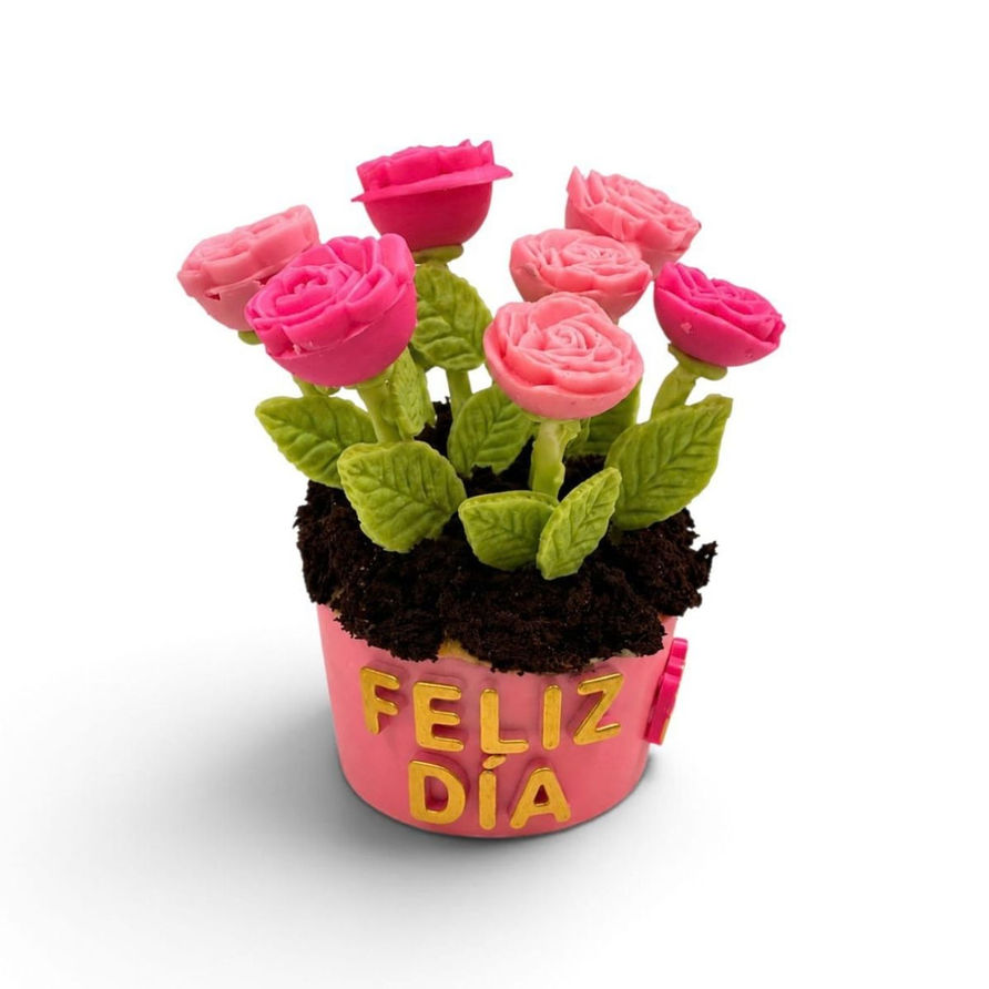 Maceta de chocolate artesanal para el Día de la Madre con flores comestibles en Montevideo