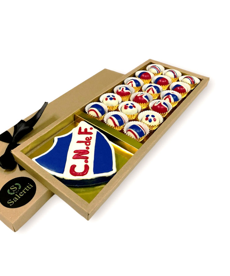 Pack de Nacional con escudo en chocolate y 18  bombones en chocolate