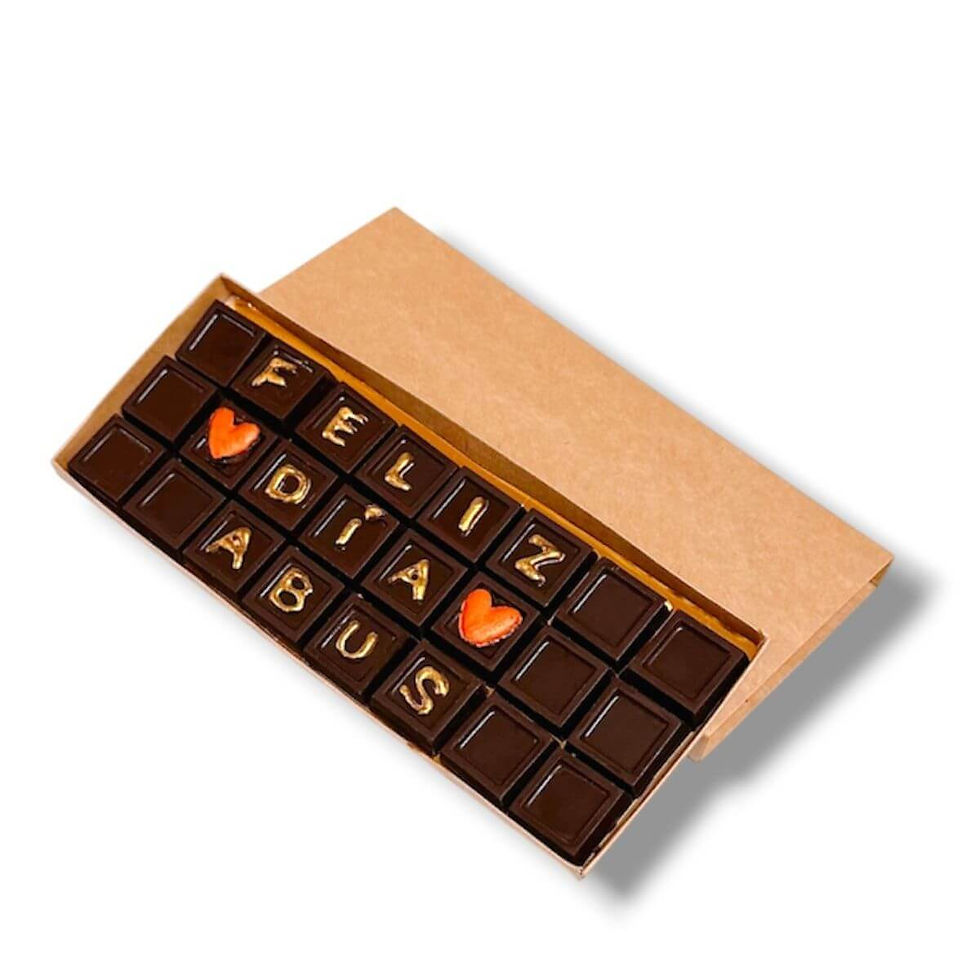 Caja de Choco Mensaje Sin Azúcar para el Día del Abuelo con 3 filas de chocolates artesanales personalizables de Salertti.