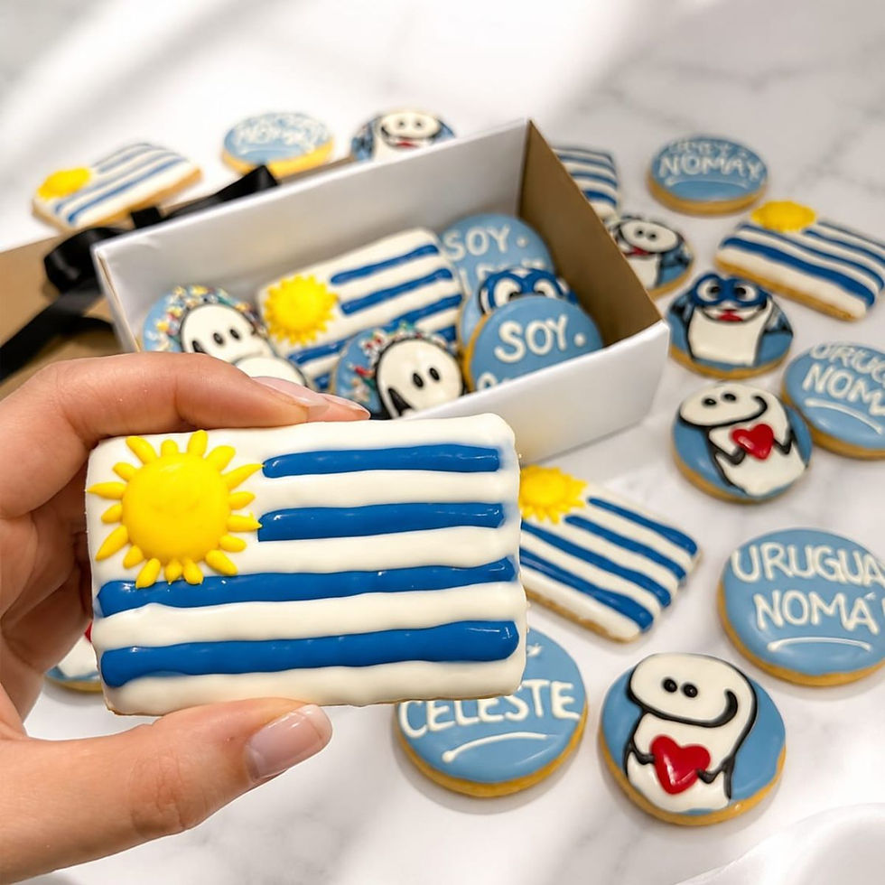 Box Cookies Celeste con galletas artesanales decoradas en chocolate inspiradas en Uruguay de Salertti