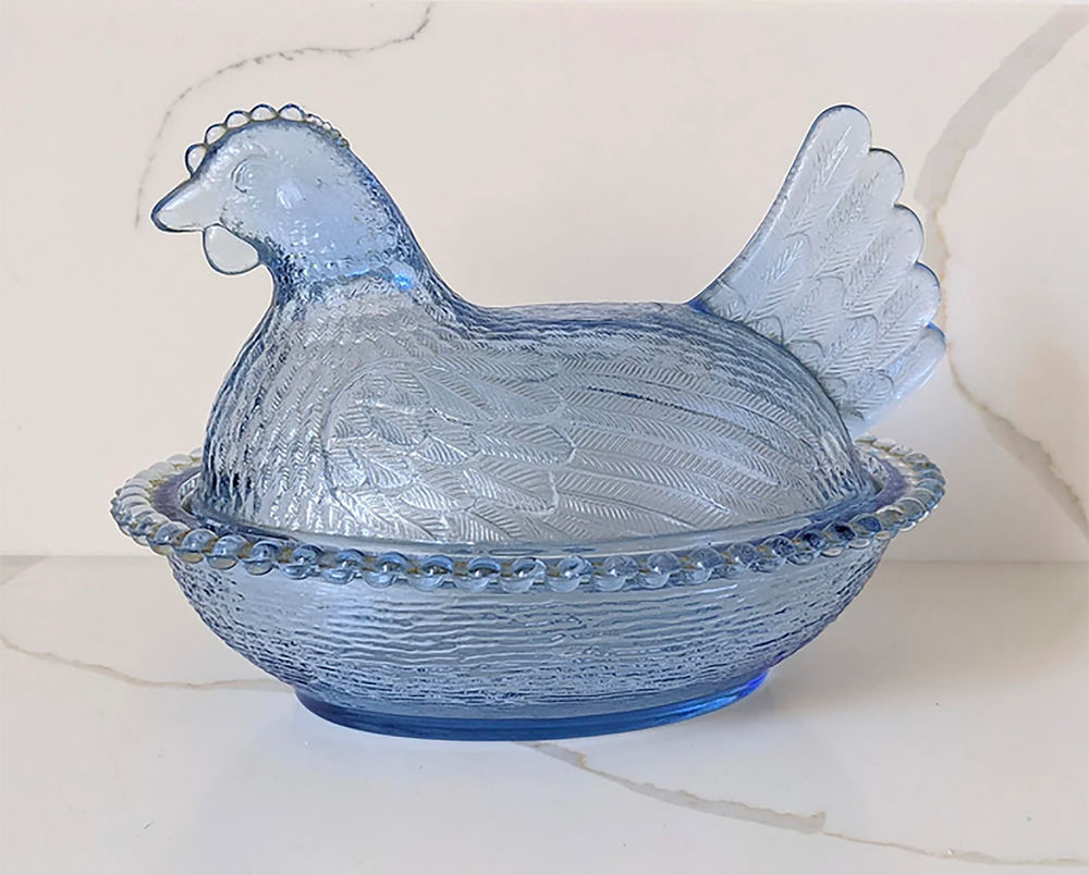 Glass Nesting Hens