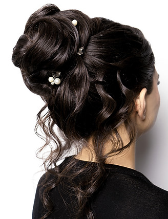 Hochsteckfrisur: Hairstyling-Technik im Einzelcoaching für Brautstylisten und Friseure in NRW