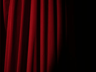 Ein roter Bühnenvorhang
