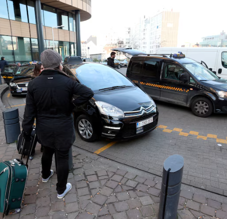 Des taximen dénoncent la suppression d'emplacements aux abords de la Gare du Midi 10/10/2024