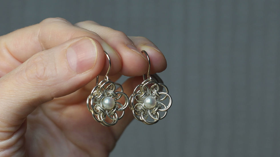 Thumbnail: Flower earrings - white