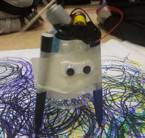 כוס מציירת.jpg