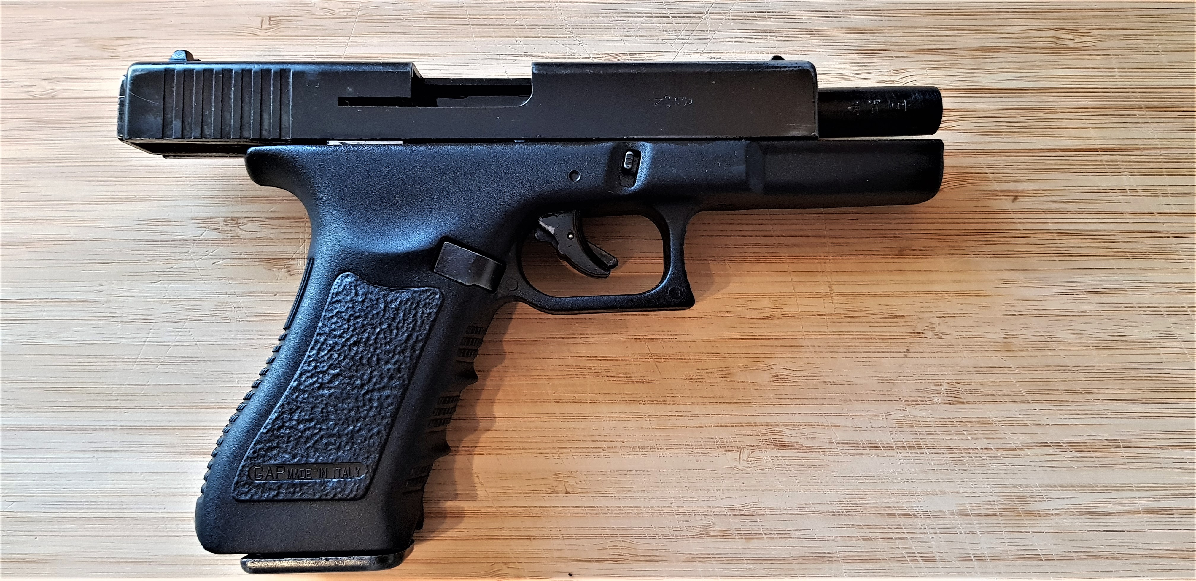 Glock 17 (Blank Pistol)