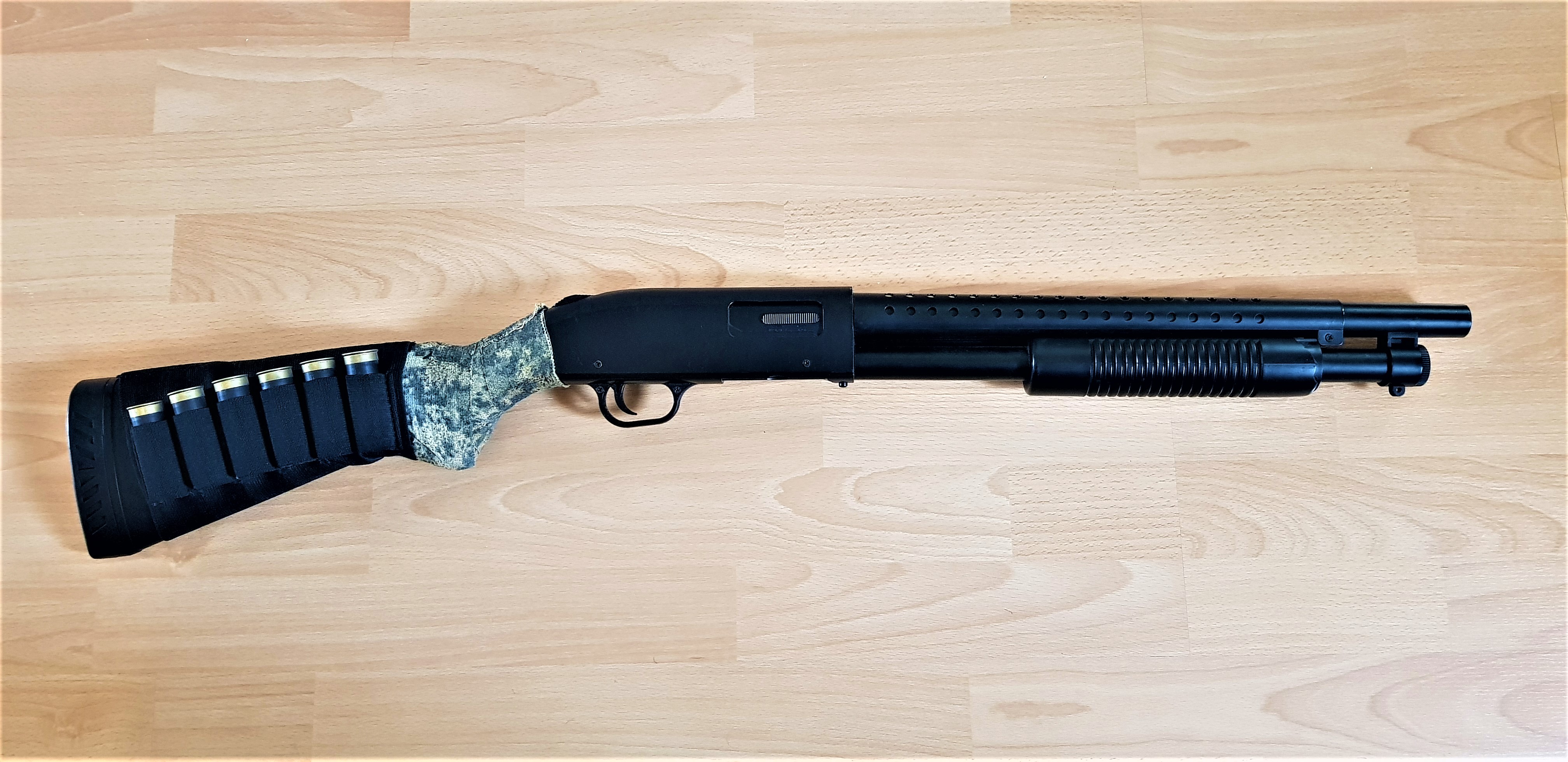 Pump-Action Shotgun (Prop)