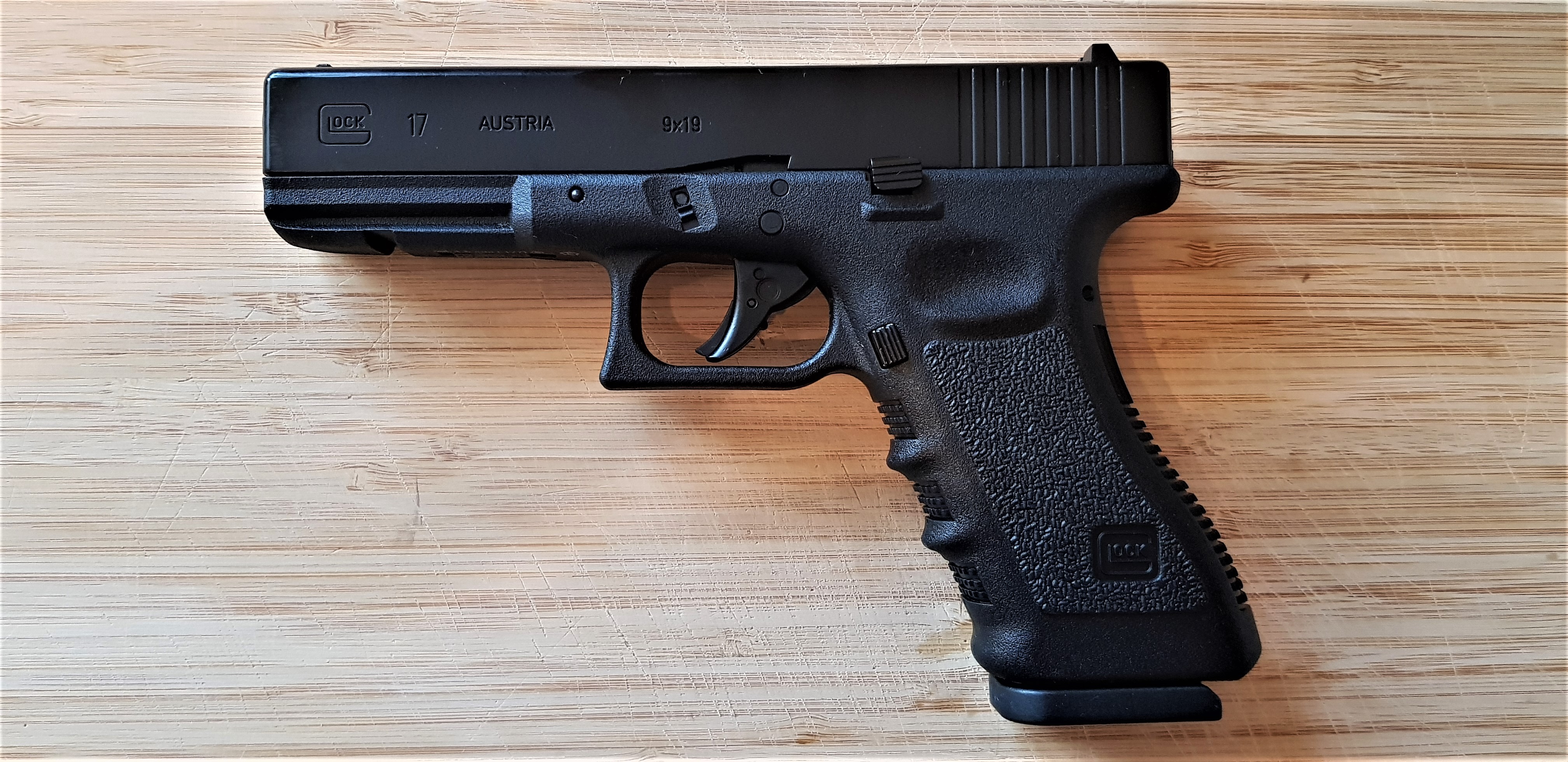 Glock 17 (Blow Back Pistol)