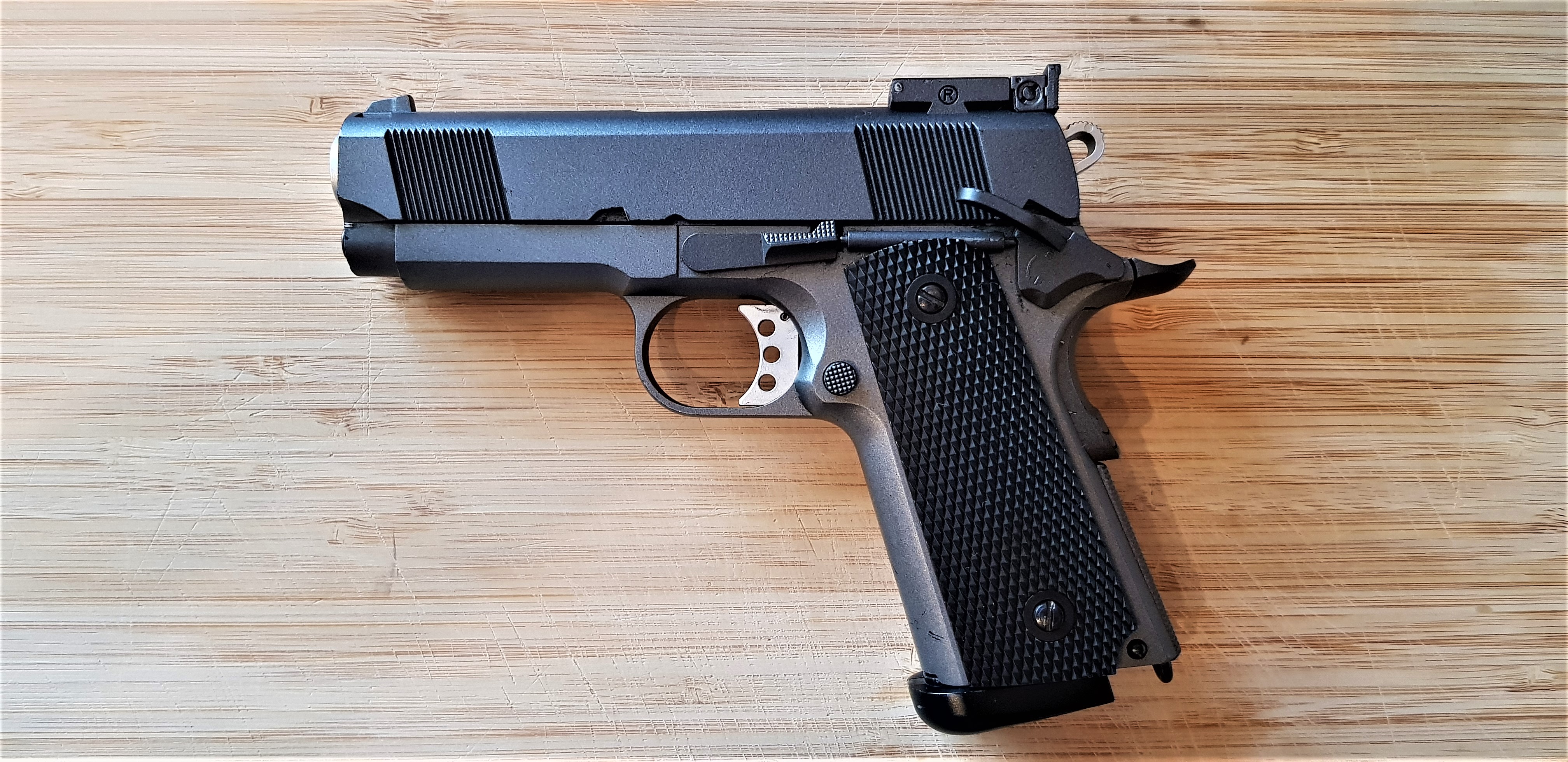 Colt M1911 (Blow-back Pistol)