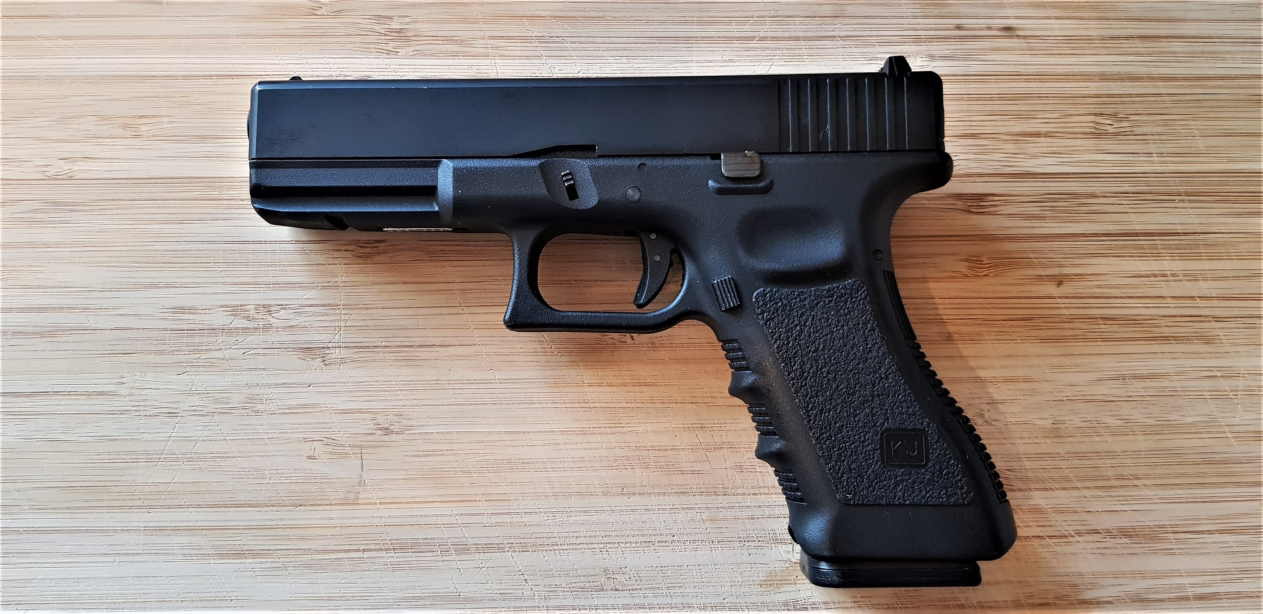 Glock 17 (Blow Back Pistol)
