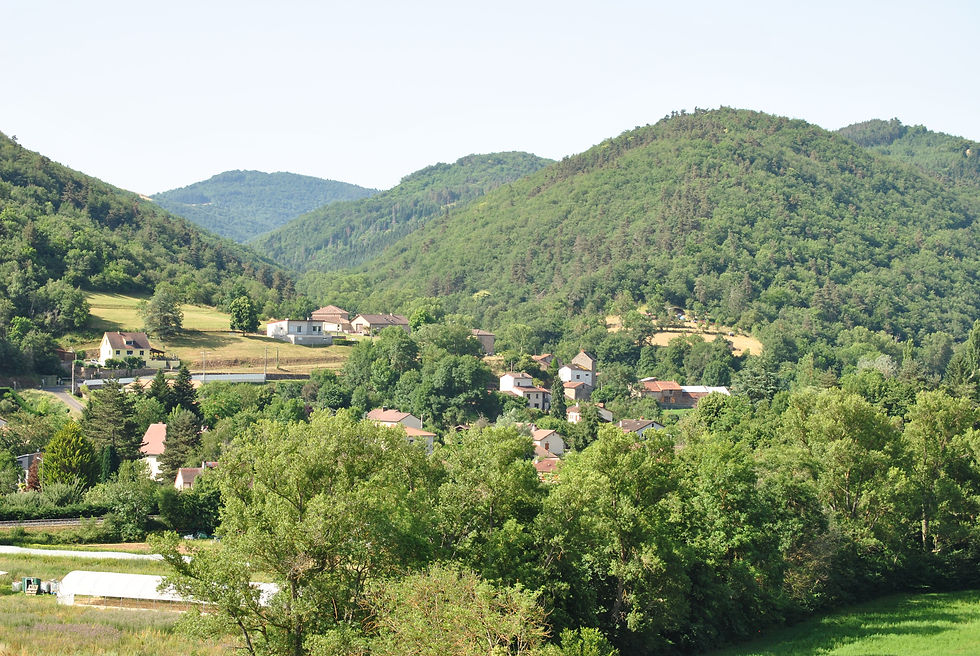 Vue panoramique des montagnes autour de Massiac, Cantal, Auvergne.