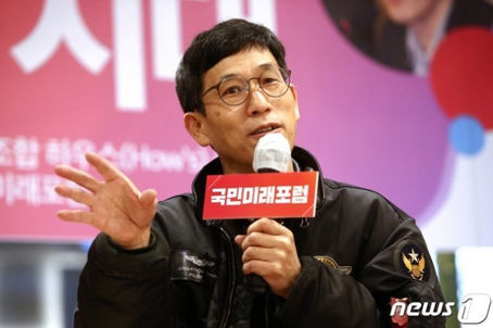 진중권, 文대통령에 “각하, 노후보장보험 완납 축하해”