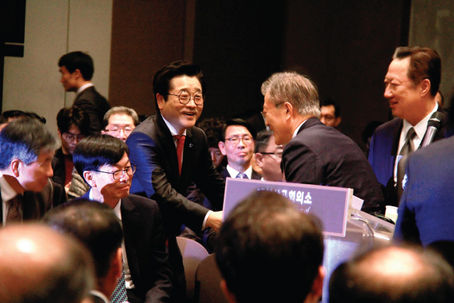 세계 최초 충전식 귓속형 인공지능 보청기 출시, 스타키그룹