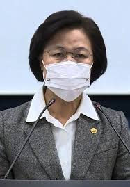"秋 정치적 폭거 기억하겠다"···'尹 직무배제'에 검사들 분노