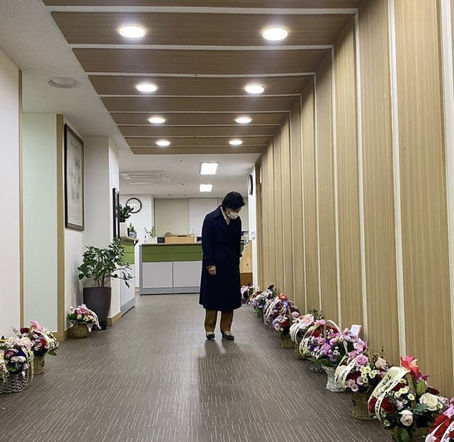 윤석열 화환에 추미애 '법무부 꽃길' 반격? "절대 지지 않는다"
