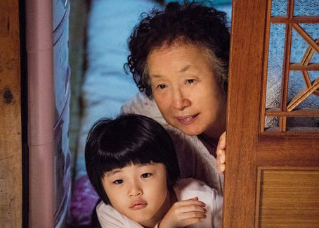 트랙터 몰고 응원춤 추고…거침없는 할매들이 왔다