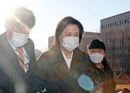 “좌파독재 시작”“2개월은 무죄란 말” 윤석열 정직에 대학가도 술렁